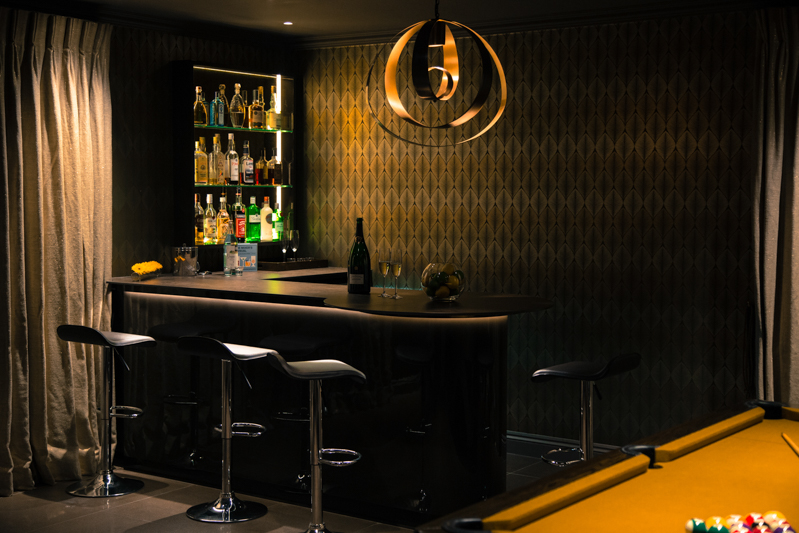 dark_and_sumptuous_luxury_bespoke_home_bar_and_games_room_oxted_surrey